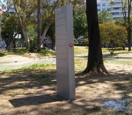 Estátua de Mário Soares vandalizada