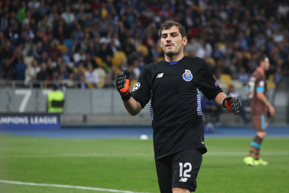 Oficial: Casillas renova pelo FC Porto