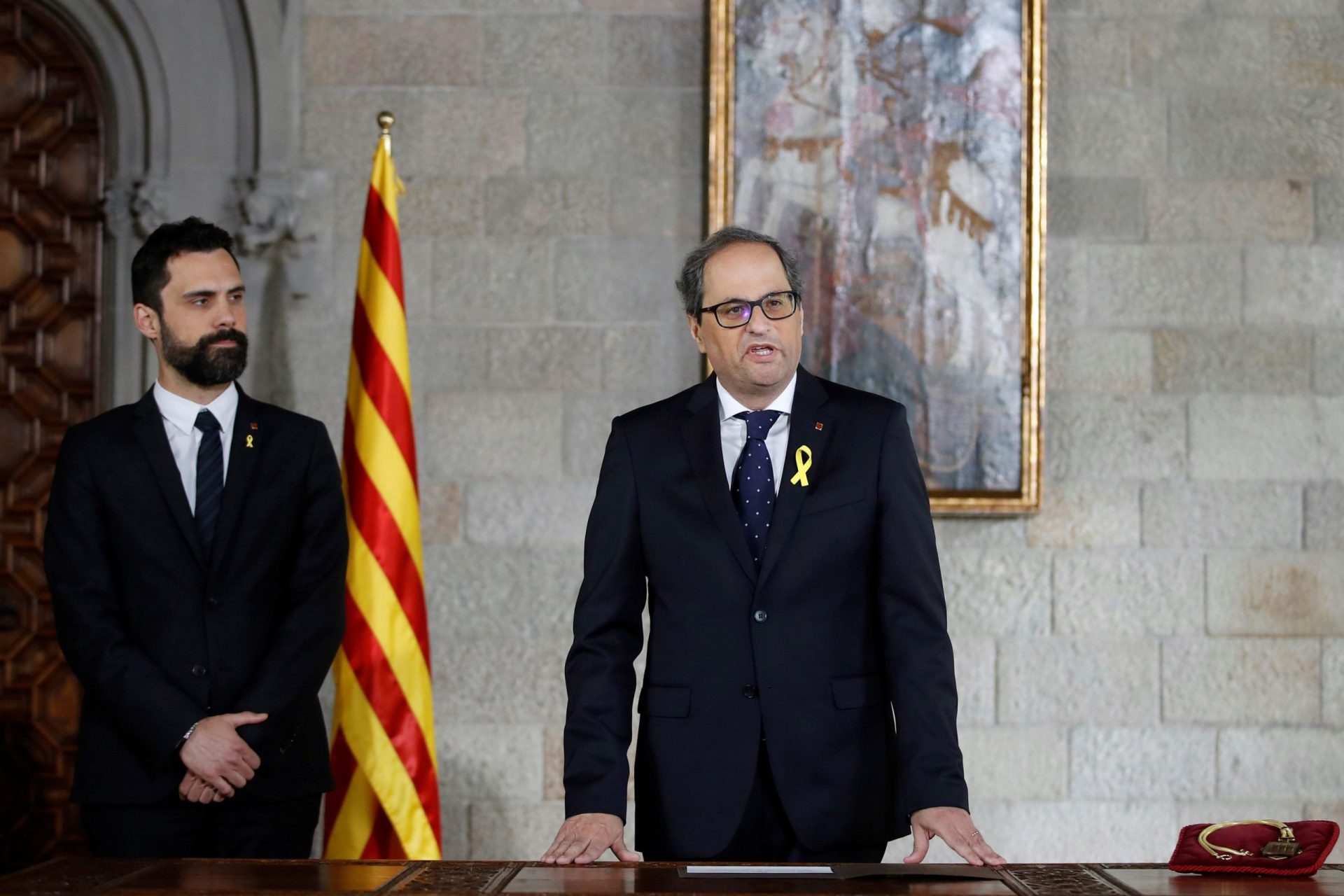 Catalunha. Quim Torra toma posse sem referir o rei ou a Constituição