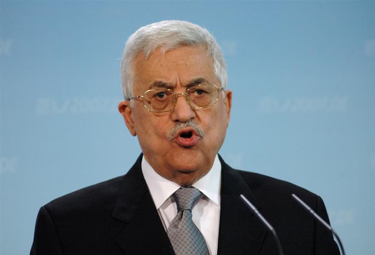 Mahmoud Abbas manter-se-à hospitalizado