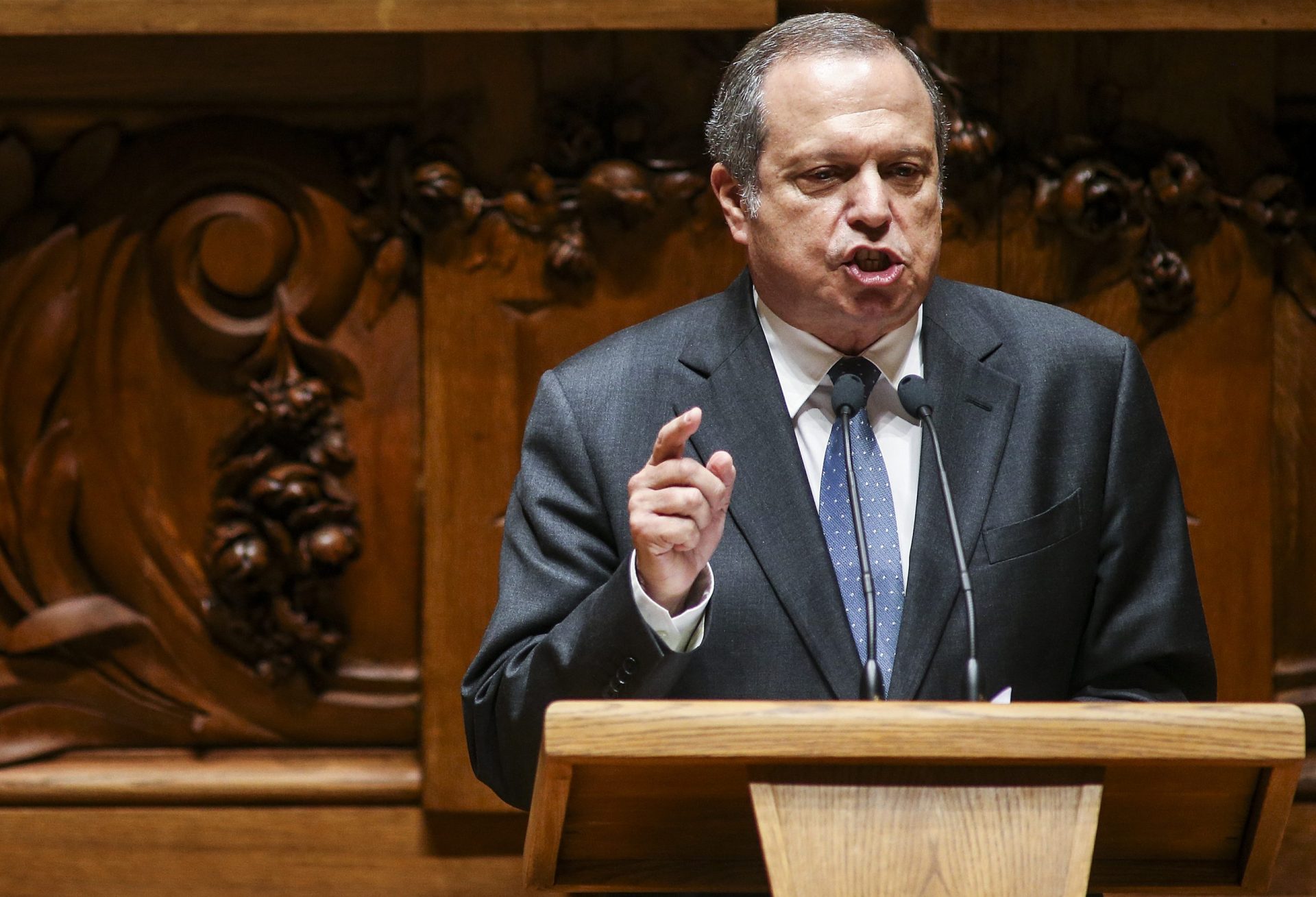 Carlos César reeleito como presidente do PS