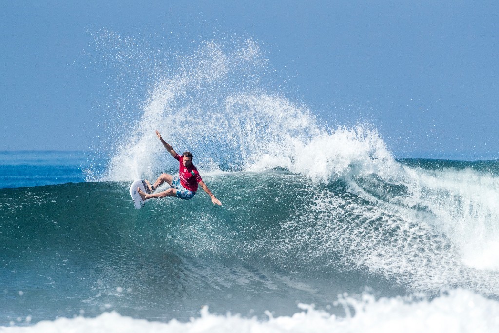 Surf. Frederico Morais despede-se do Bali Pro no 13.º posto