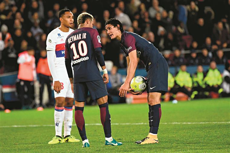 França. Cavani assume &#8220;problema&#8221; com Neymar