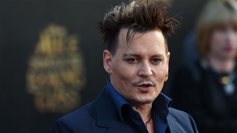 Johnny Depp tenta agredir membro da equipa de filmagem