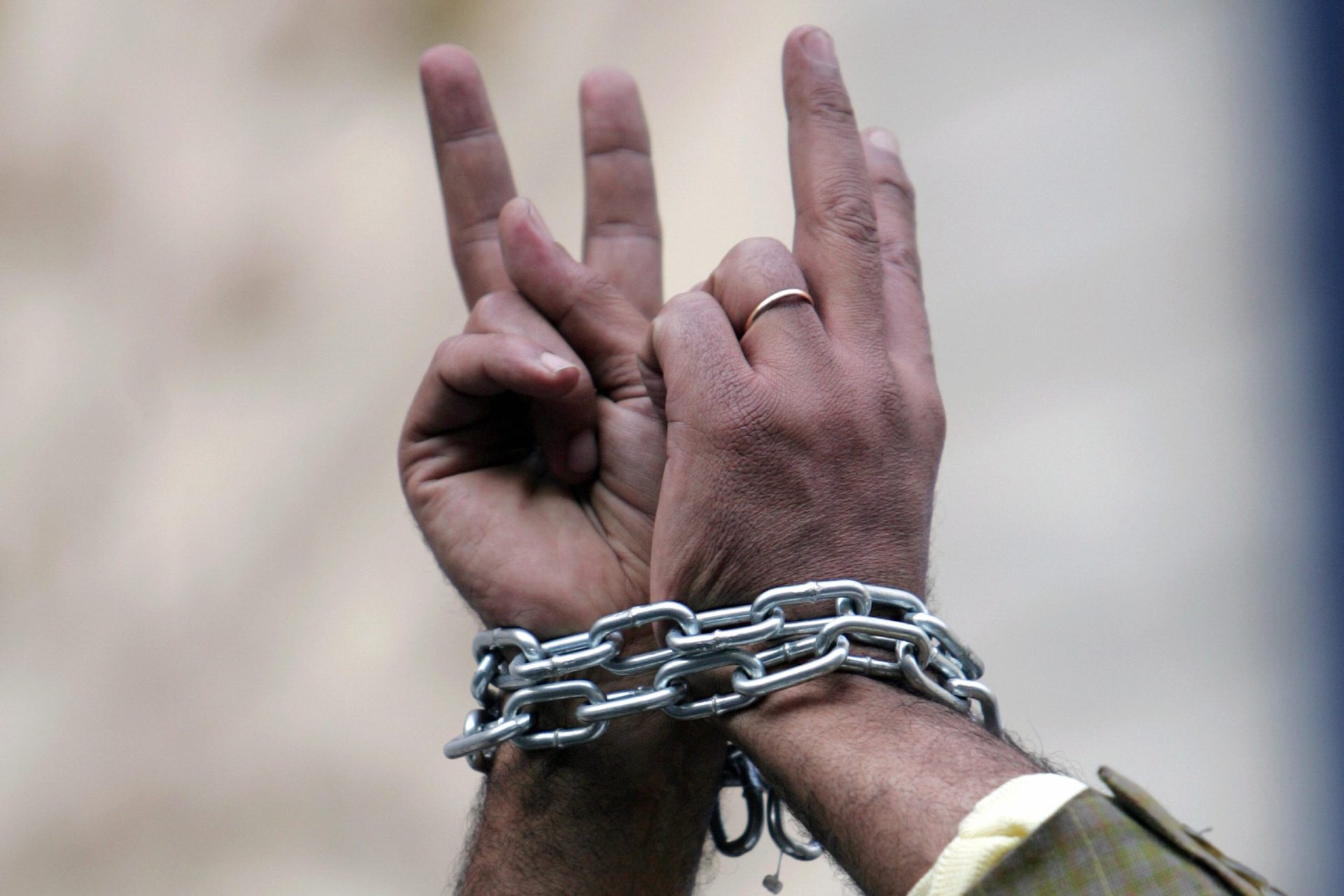 Reino Unido. Agências de informação acusadas de ignorar tortura de detidos