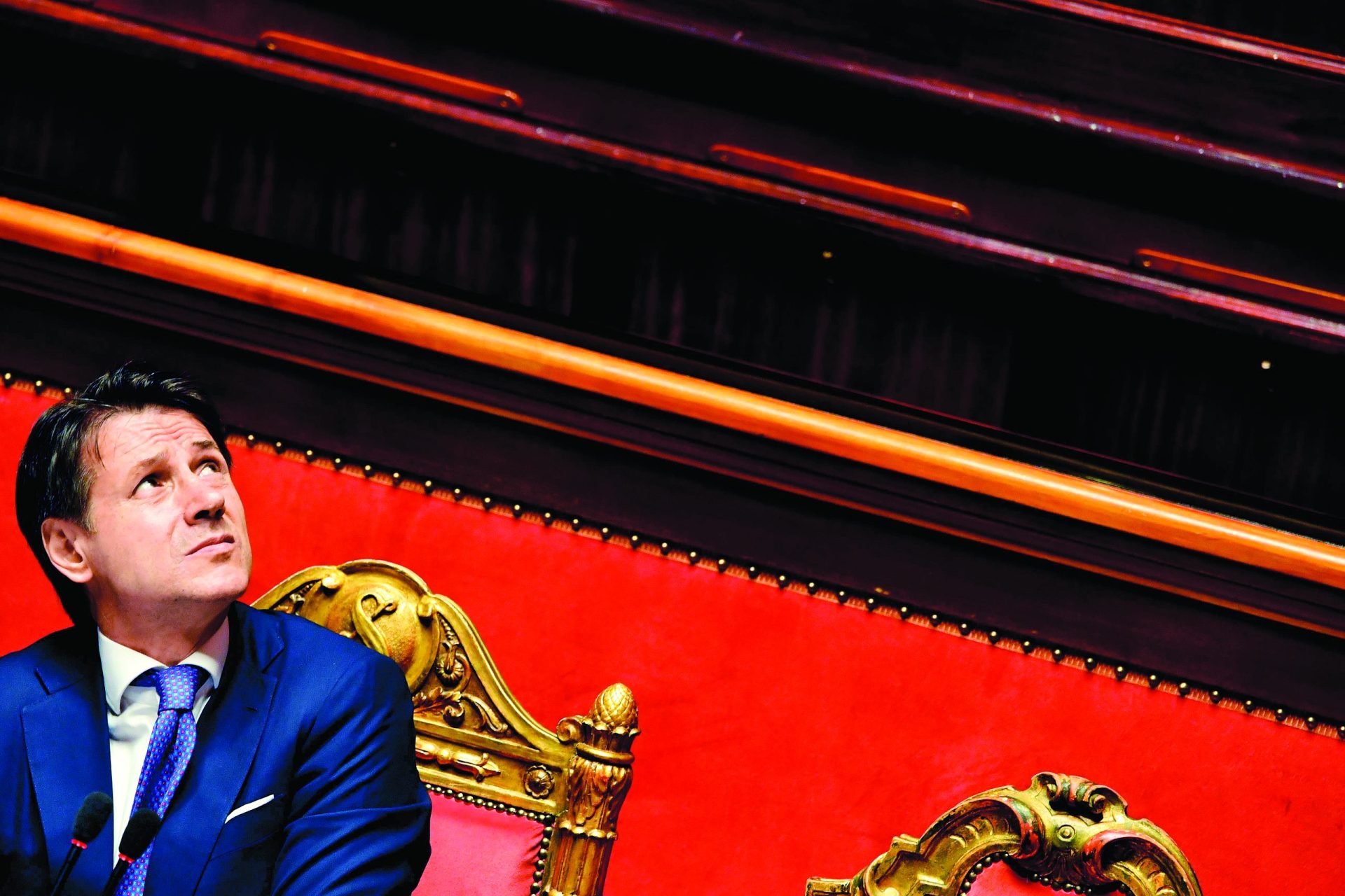 Giuseppe Conte defende a sua política populista no Senado italiano