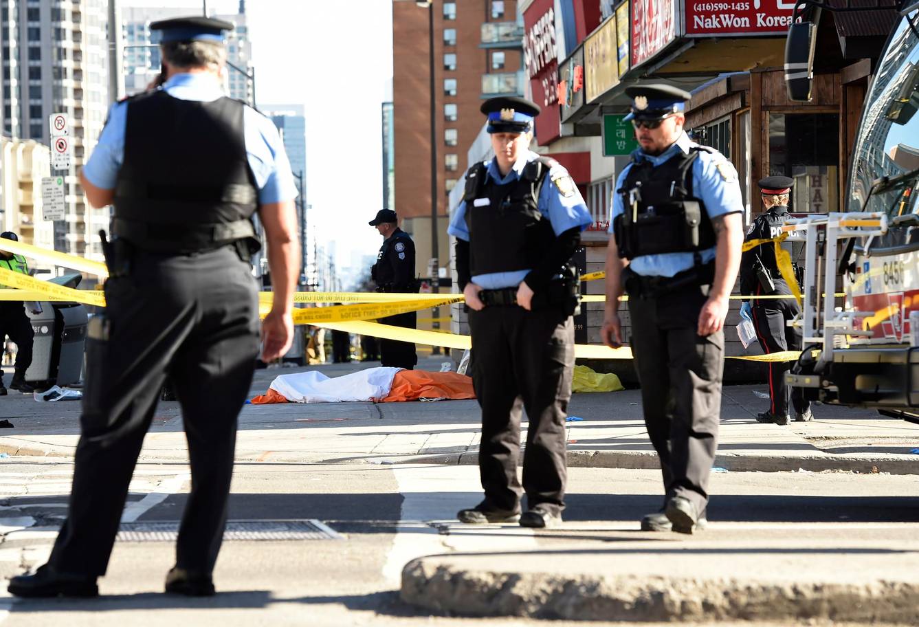 Canadá. Homem mata uma e fere 13 pessoas em ataque