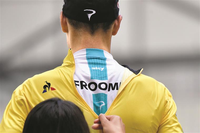 “Libertem Froome”. E a UCI libertou: o campeão britânico pode correr o Tour