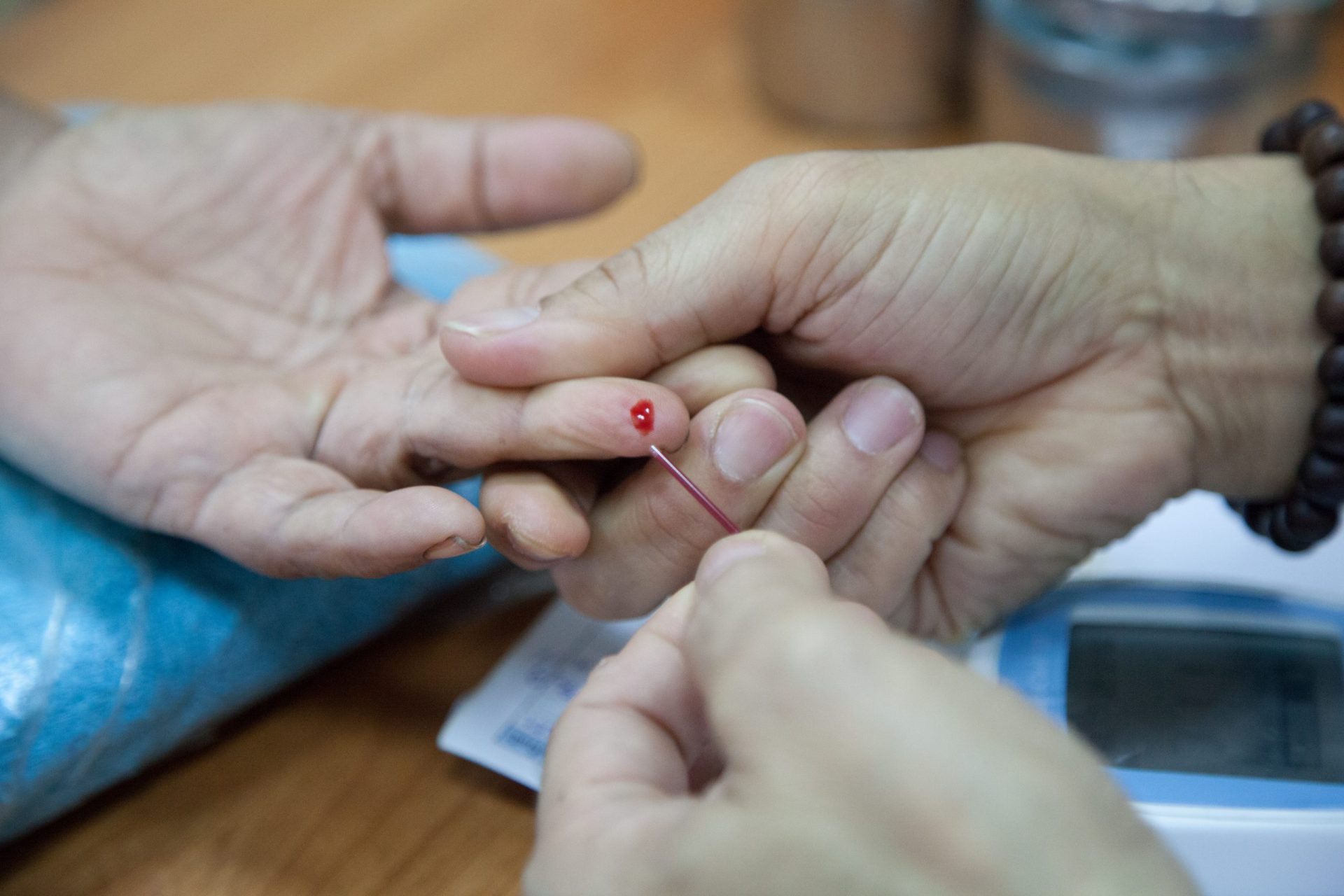 VIH. Governo quer alterar lei para que os portugueses “possam comprar o teste na farmácia e fazer em casa”