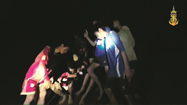 FIFA convida crianças presas numa gruta na Tailândia a assistirem à final do Mundial