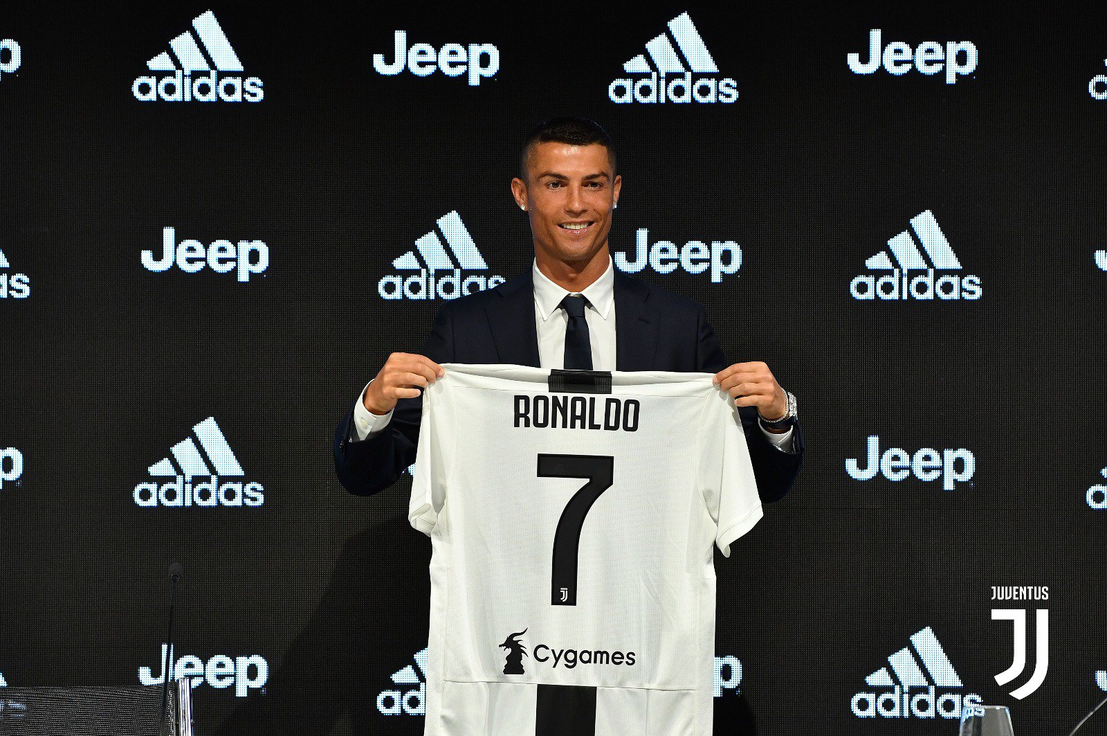 Ronaldo não marca mas entra a ganhar em Itália