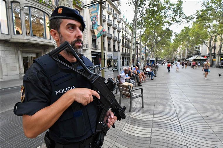 Autoridades espanholas abatem homem suspeito de tentativa de ataque terrorista