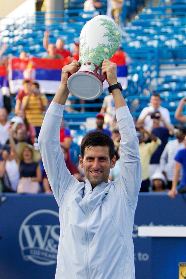 Ténis. Djokovic bate Federer e completa o Golden Masters (com vídeo)