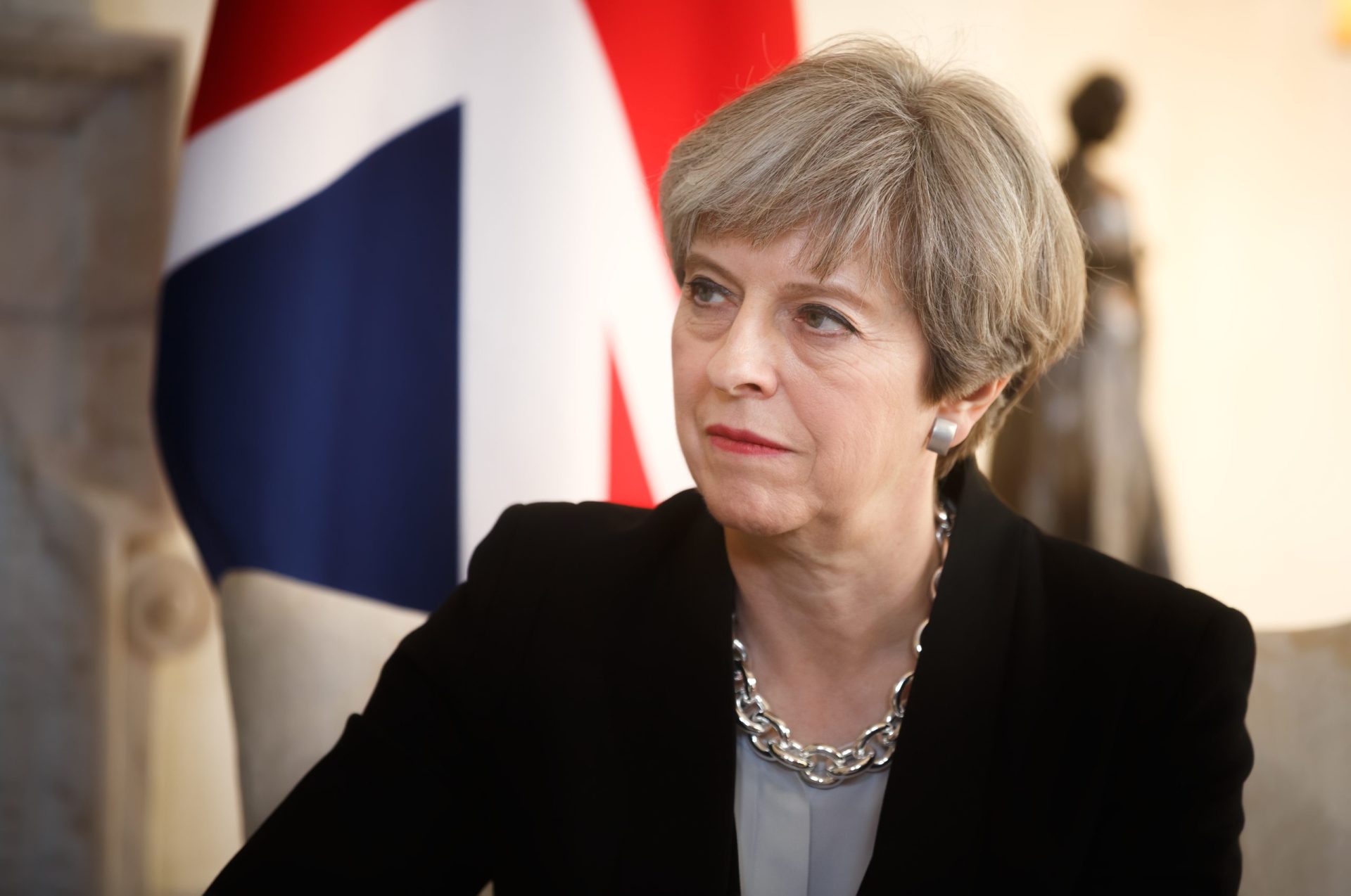 Theresa May aconselha populações a precaverem-se caso não haja acordo para o Brexit
