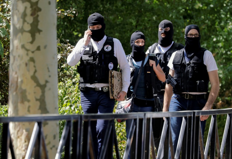 França. Homem matou duas pessoas e feriu uma terceira em Paris