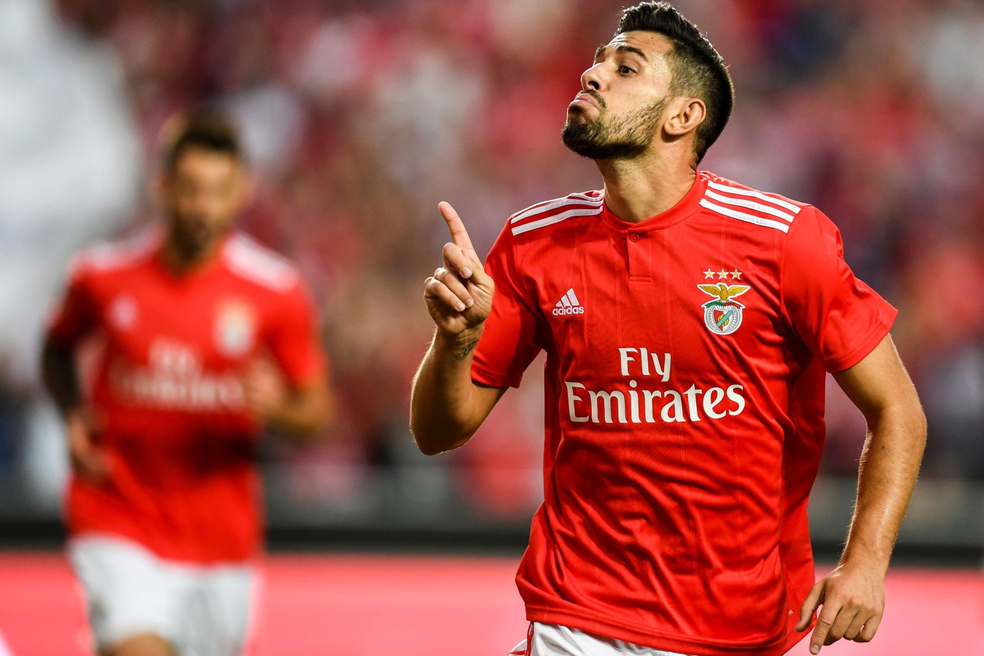 Passagem do Benfica à fase de grupos da Champions faz subir ações