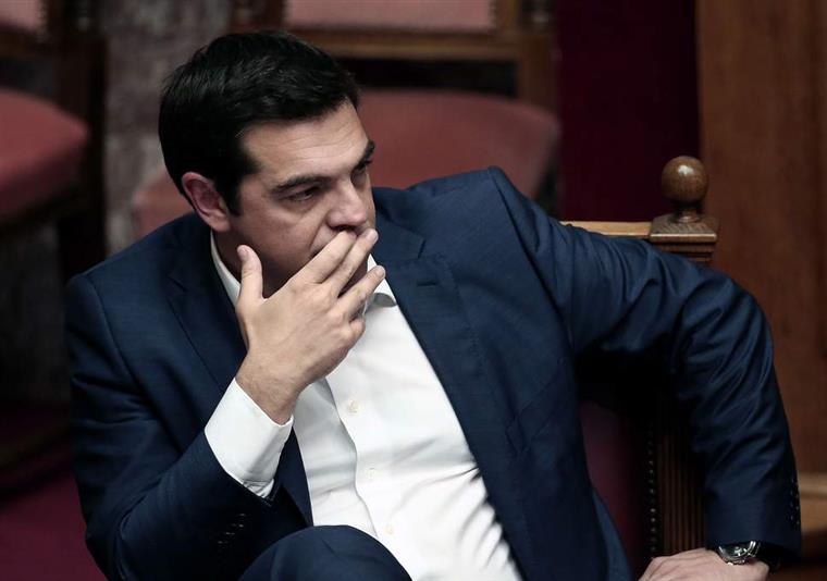 Tsipras anuncia 30 mil milhões de euros