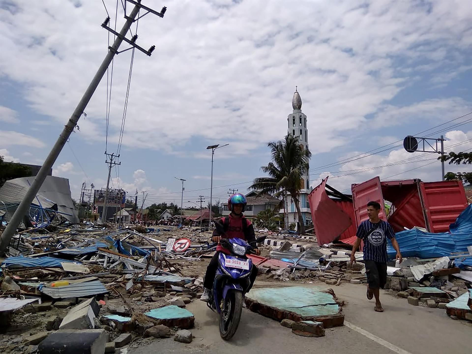 Indonésia. Terramoto e tsunami causaram pelo menos 800 mortos