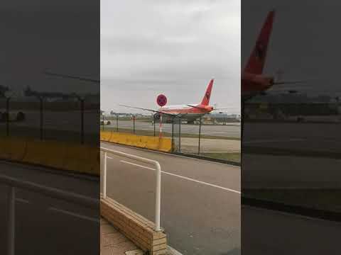 Vídeo mostra avião destravado a sair da pista e deslizar até à terra no Aeroporto Sá Cárneiro
