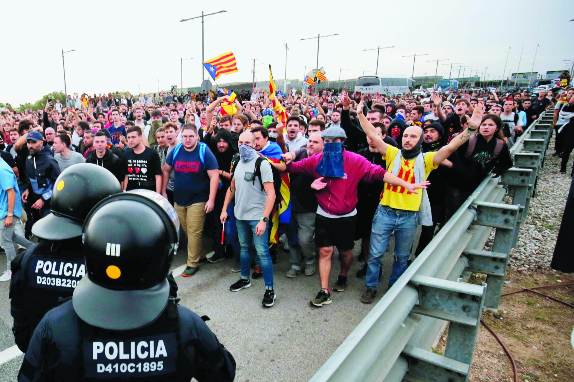 Duras penas para líderes catalães, Sánchez recusa perdão
