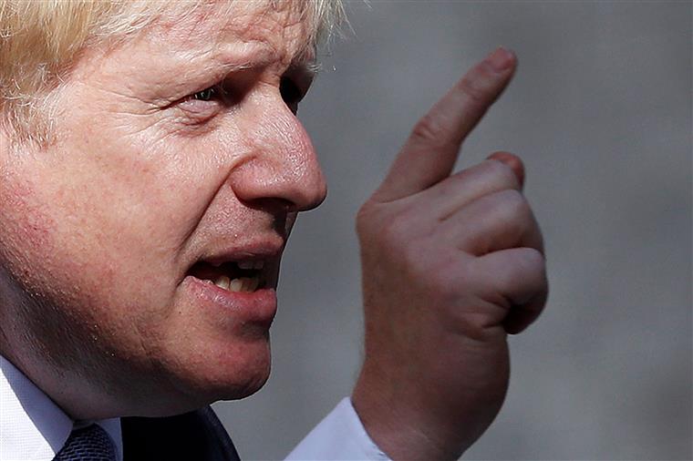 Boris Johnson admite pedir acordo a Bruxelas para adiar data de saída da UE