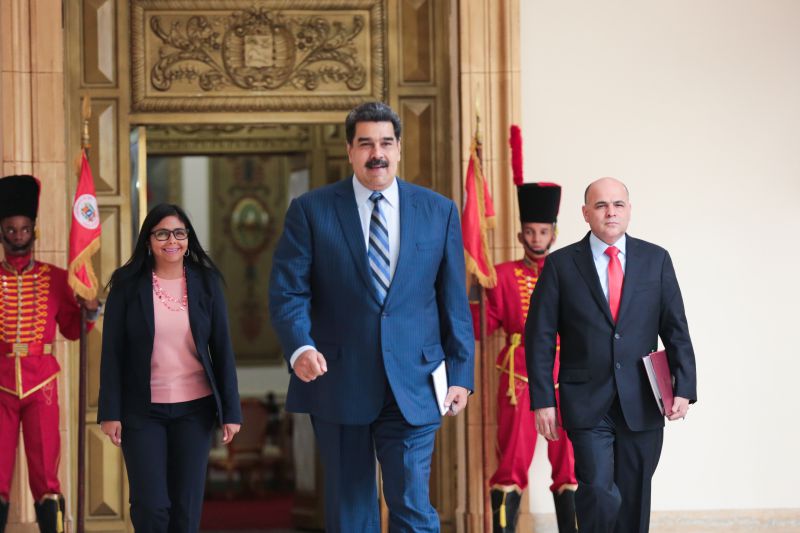 Nicolás Maduro toma posse apesar de não ser reconhecido