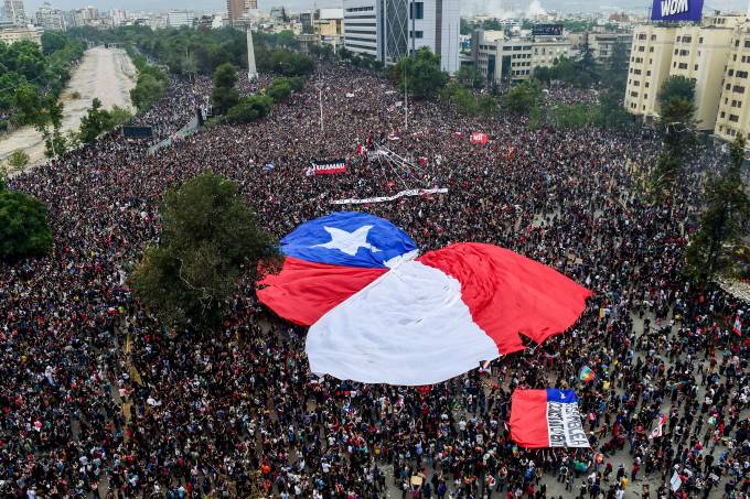 Governo chileno cede e anuncia nova Constituição