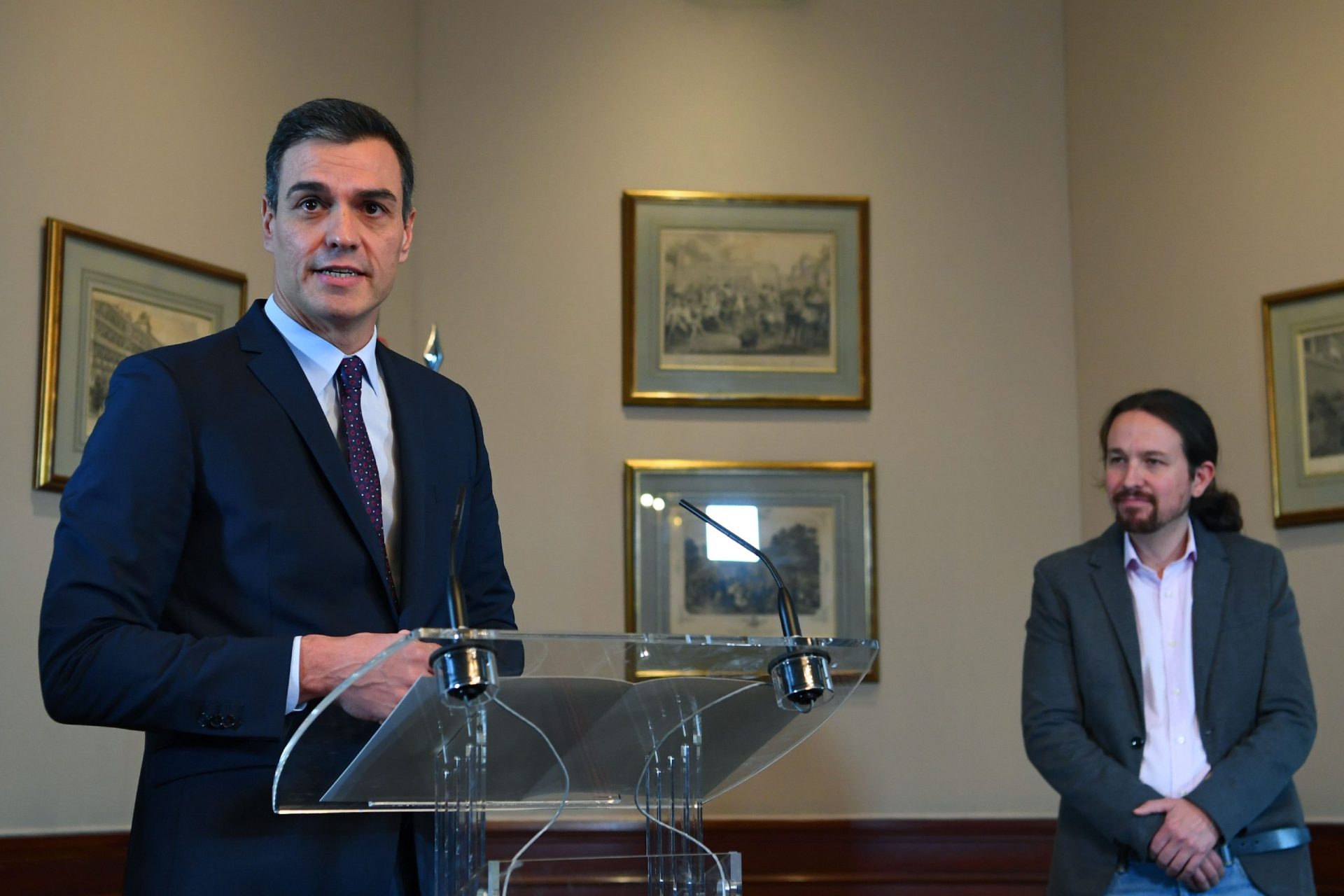 Espanha. Iglesias junta-se a Sánchez à procura de maioria