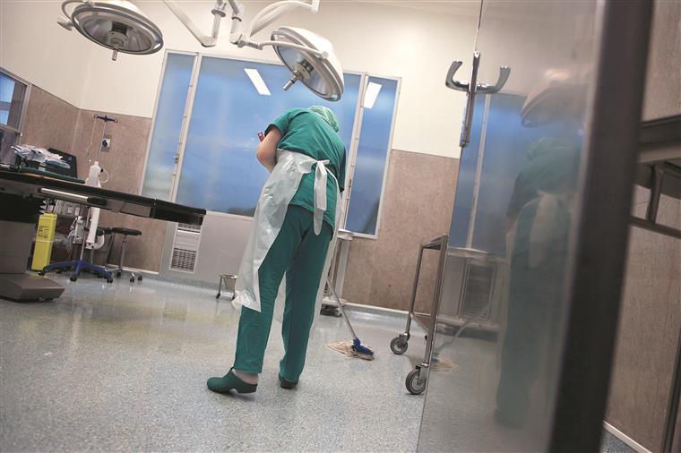 Hospitais continuam impedidos de aumentar número de trabalhadores sem autorização prévia da tutela