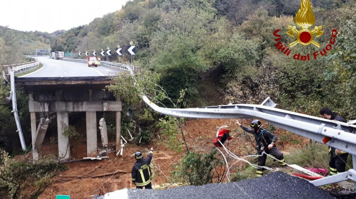 Viaduto de autoestrada italiana colapsa