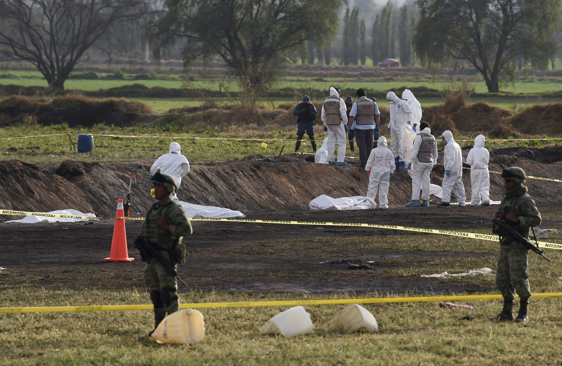 Número de vítimas de explosão em oleoduto no México sobe para 74