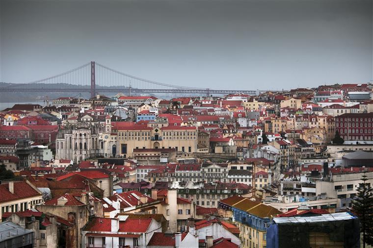 Turismo em Portugal manteve crescimento em outubro