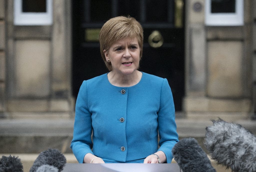 Sturgeon avisa Johnson que não pode manter Escócia no Reino Unido contra sua vontade