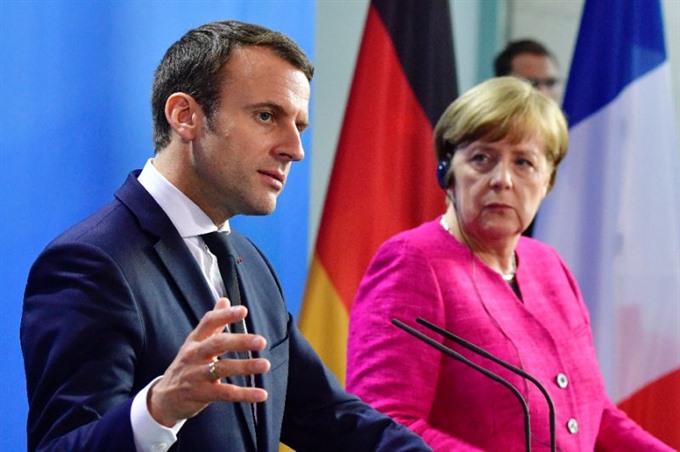 Eixo franco-alemão. Merkel e Macron assinam tratado em defesa da Europa