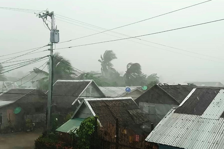 Tufão Kammuri já levou à deslocação de milhares de pessoas nas Filipinas