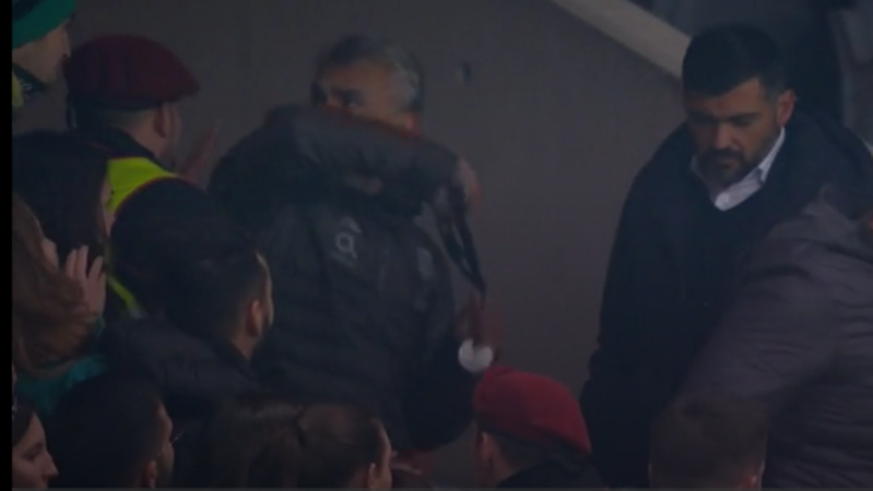 Treinador de guarda-redes do FC Porto tentou agredir adepto do Sporting