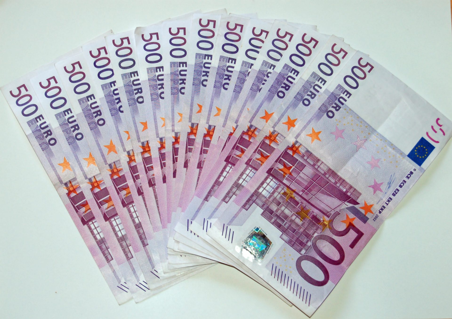 Notas de 500 euros chegam ao fim mas mantêm valor
