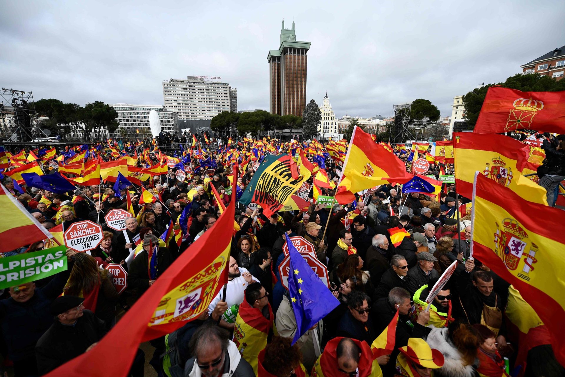 Direita pede na rua a demissão do primeiro-ministro espanhol