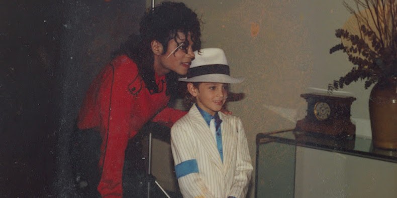 &#8220;Quero poder dizer a verdade&#8221;. As primeiras imagens do polémico documentário sobre Michael Jackson