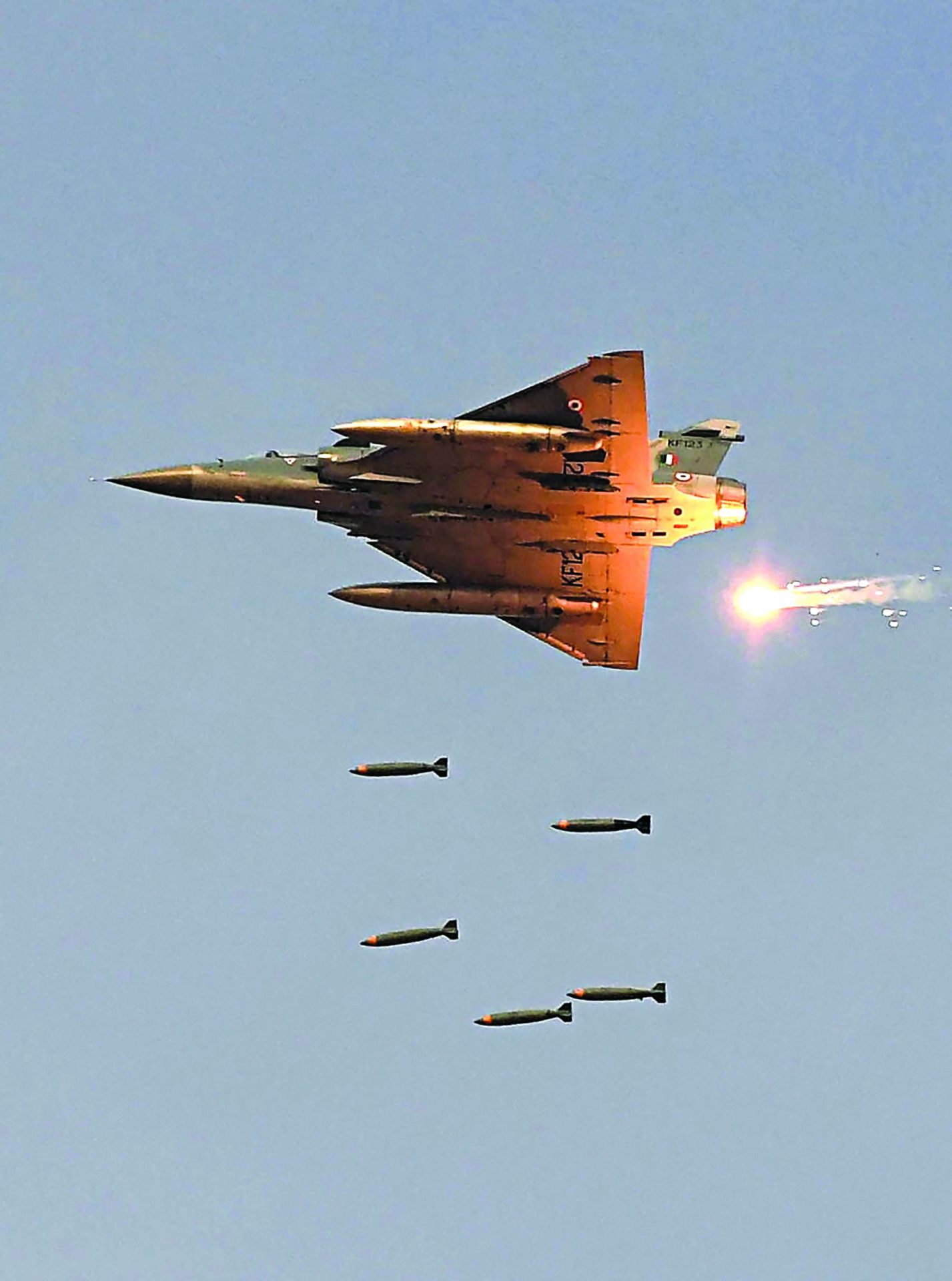 Caxemira. Índia bombardeia posições no Paquistão e este reserva o direito de retaliar