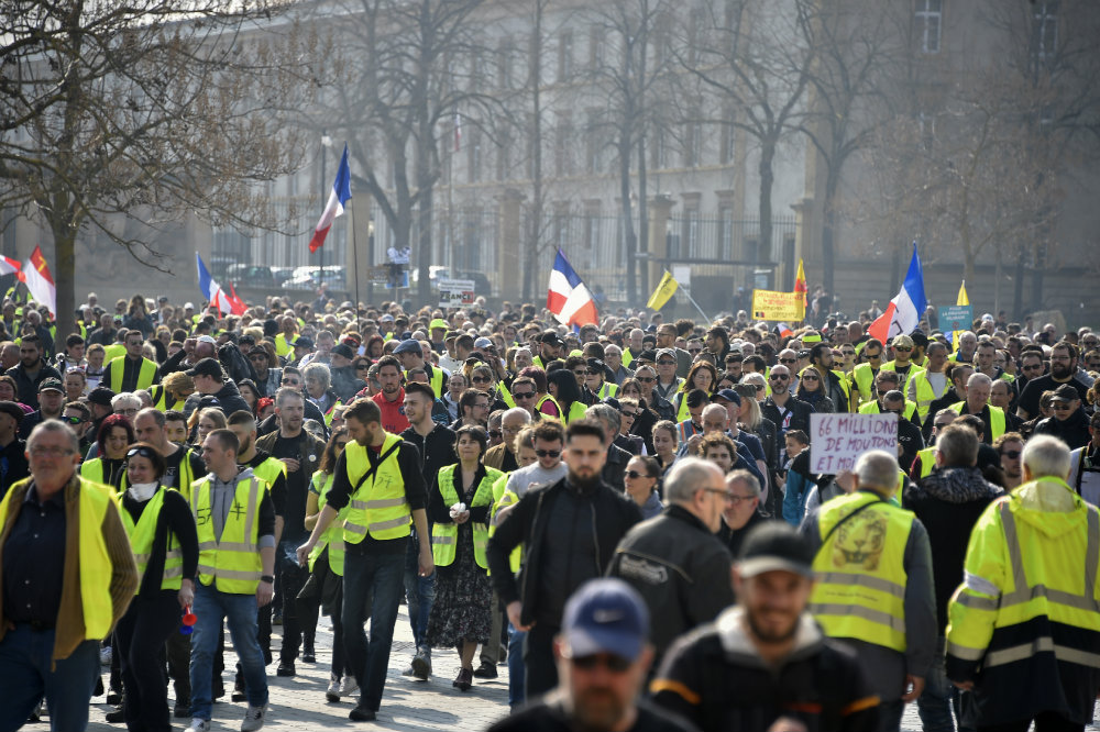 França. Protesto dos coletes amarelos sem atos de violência