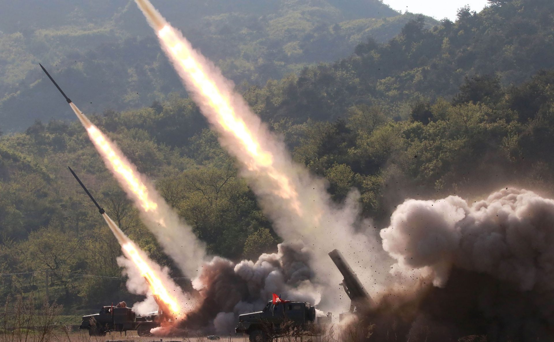 Coreia do Norte volta a disparar mísseis balísticos