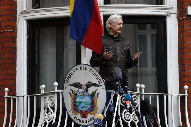 Advogado de Julian Assange não “compreende” reabertura de “caso com 10 anos”