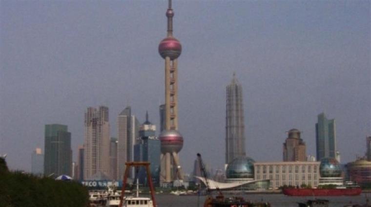 Cinco mortos em desmoronamento de edifício em Xangai