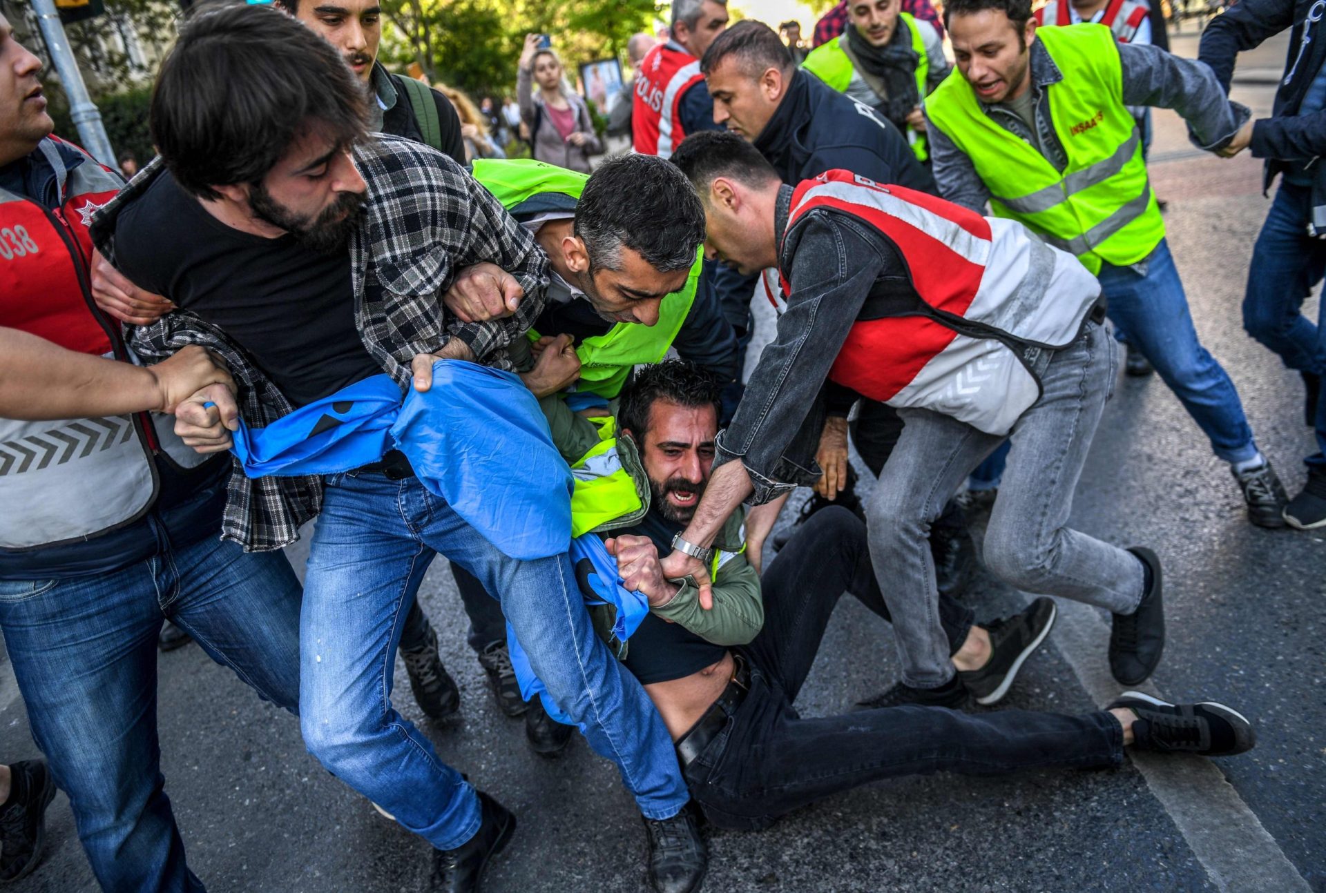 Centenas de pessoas detidas na Turquia