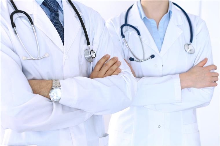 Governo abre concursos para recrutar mais de mil médicos