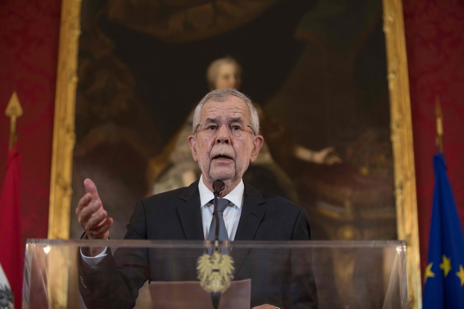 Presidente da Áustria pede eleições antecipadas