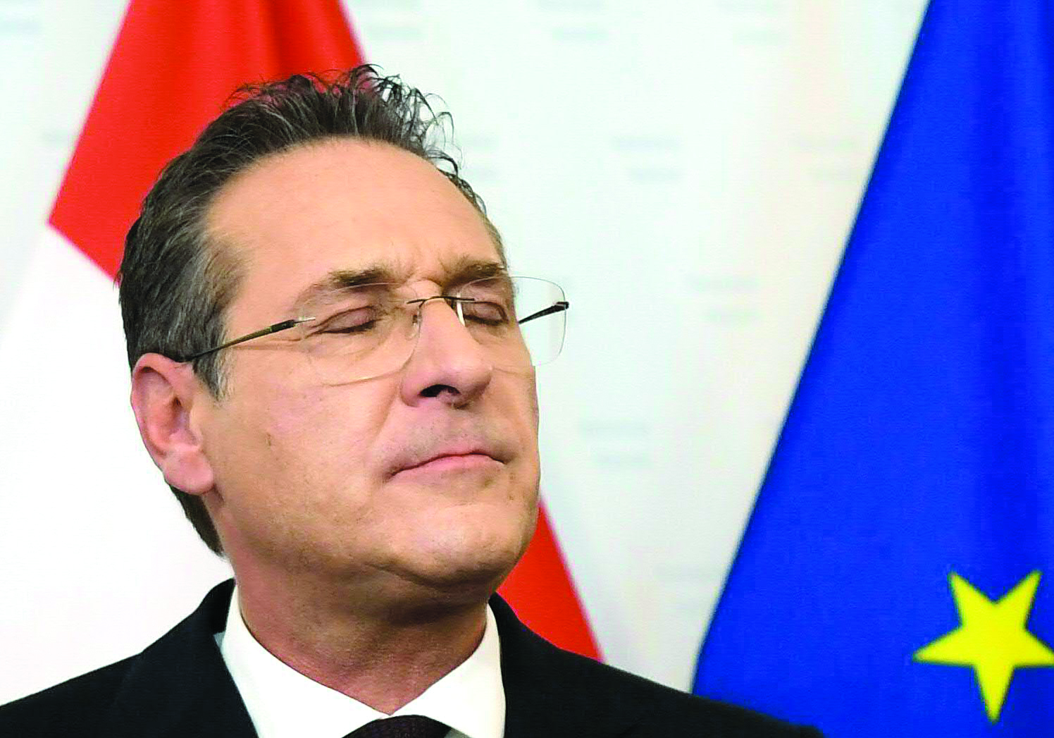 Escândalo leva a queda de governo austríaco e trama a extrema-direita