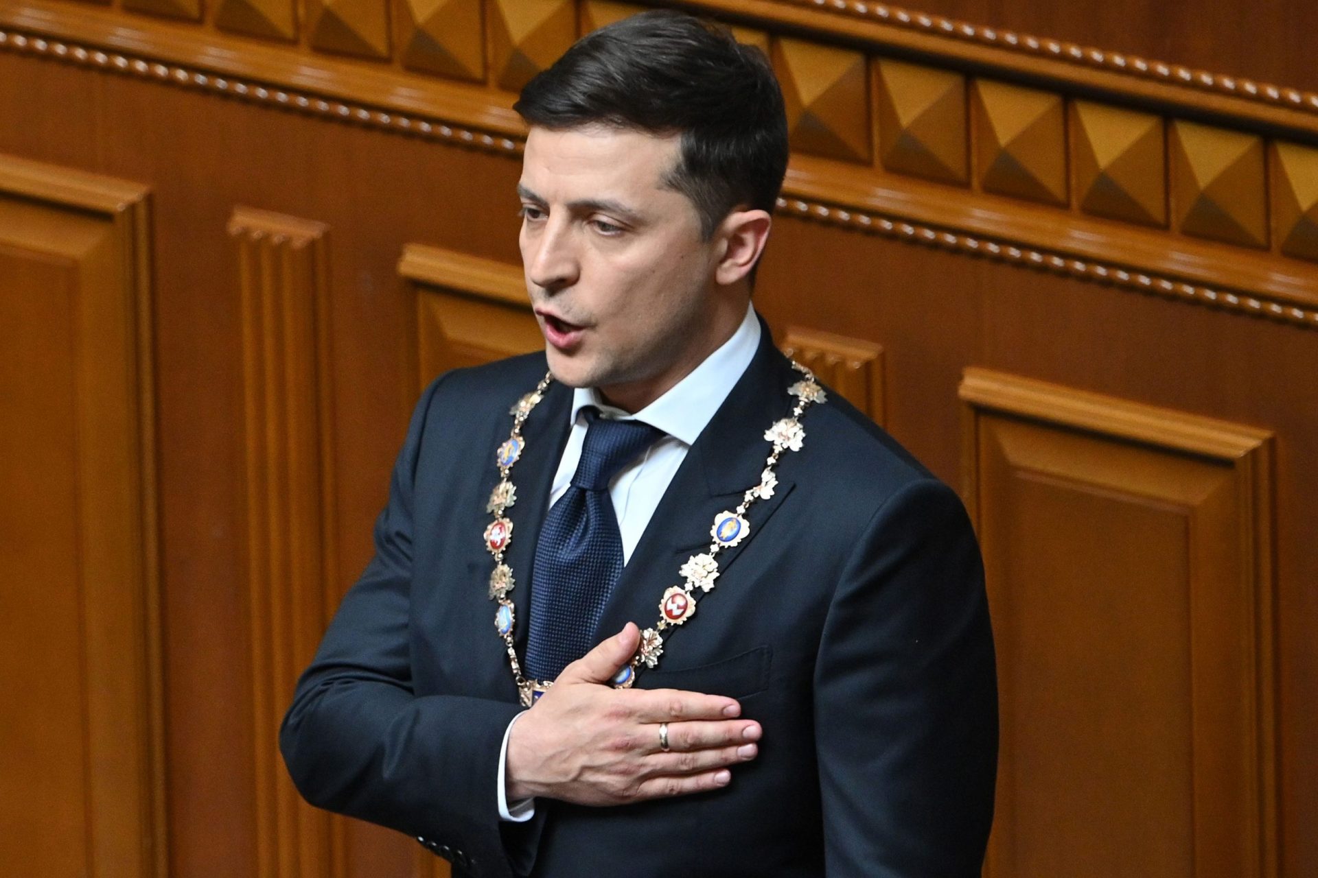 Ucrânia. Zelenski dissolve o Parlamento mal chega ao poder