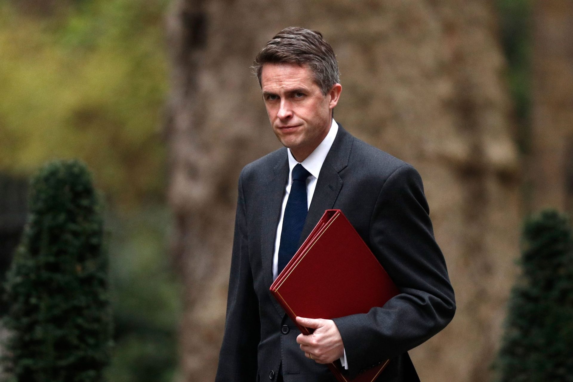 Ministro britânico demitido por divulgar informação confidencial
